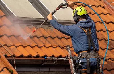 Démoussage et hydrofuge de toiture à Écuras